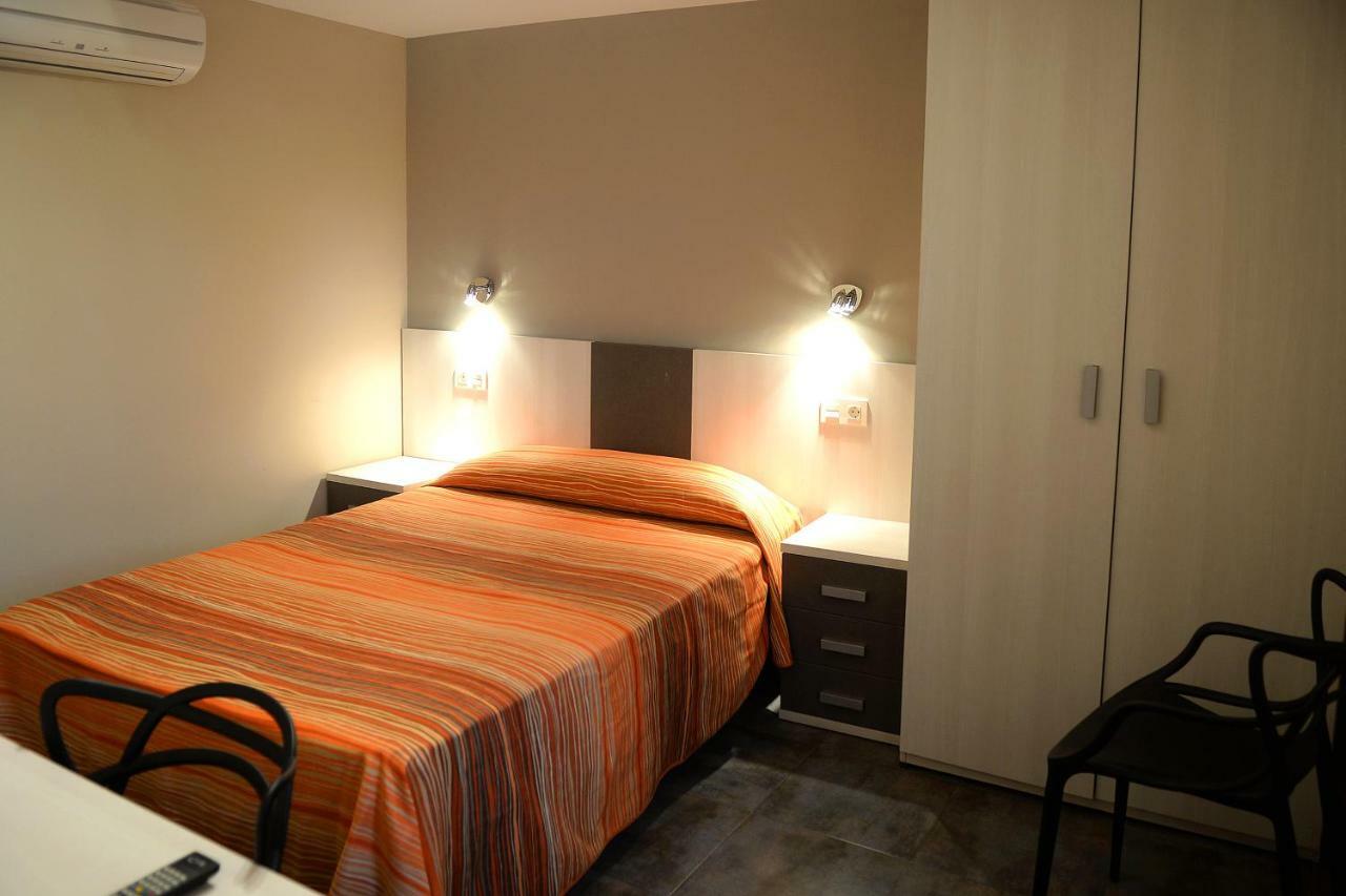 Hostal Palacete De Los Arcedianos Tarazona Esterno foto